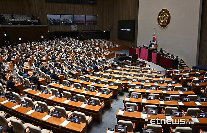 제426회 국회(임시회) 제4차 본회의가 3일 서울 여의도 국회 본회의장에서 열렸다. 국무총리(김민석) 임명동의안이 상정된 가운데 국민의힘 의석이 비어있다.  이동근기자 foto@etnews.com