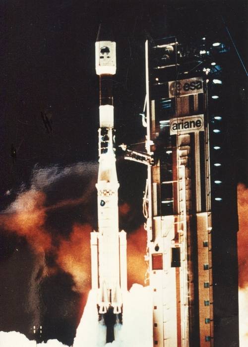 우리별 1호기 1992년 8월 11일 프랑스령 가아나 쿠루우주기지에서 발사에 성공했다. 하늘로 힘차게 날아오르는 우리별 1호. KAIST 제공