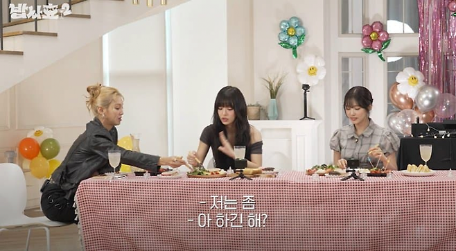 image.png 후배 여자아이돌 다이어트 비법 듣고 놀란 선배.jpg