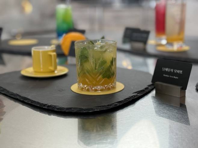 쏠비치 남해 '비스트로 게미'에서 판매하는 남해 유자 베이스의 모히또 음료. 사진=뉴스1