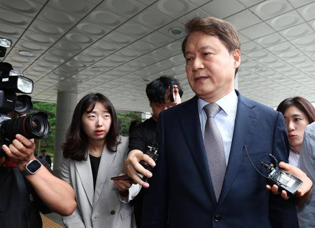 김주현 전 대통령실 민정수석이 12·3 불법계엄 사건을 수사 중인 조은석 특별검사팀 조사를 받기 위해 3일 서울 서초구 서울고검으로 들어서고 있다. 연합뉴스