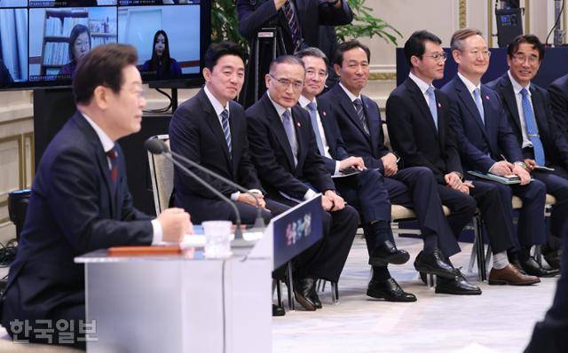 3일 서울 종로구 청와대 영빈관에서 열린 이재명 대통령 취임 첫 공식 기자회견 '대통령의 30일, 언론이 묻고 국민에게 답하다'에 참모진들이 참석하고 있다. 왕태석 선임기자