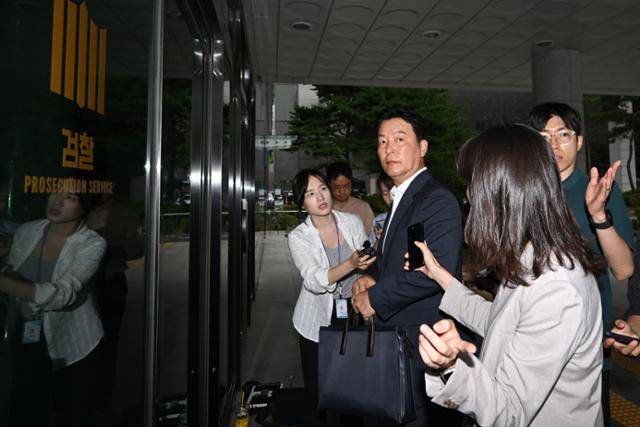 김성훈 전 대통령경호처 차장이 3일 서울 서초구 서울고검 내란특검 사무실로 출석하고 있다. 박시몬 기자