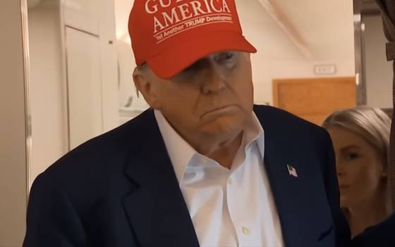 도널드 트럼프 미국 대통령이 2일(현지시간) 상호관세 유예를 연장할 계획이 없음을 밝히며 특히 일본에게는 30%가 넘는 상호관세를 부과할 수도 있다고 이야기했다. JTBC 캡처