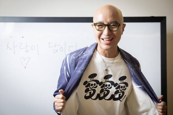 한국 연예인 가운데 최초로 커밍아웃을 했던 홍석천 씨에게 '사랑'은 주요 화두다. 그는 "사랑은 쉽지 않다"면서도 결국 "사랑이 답"이라고 말했다. 전민규 기자