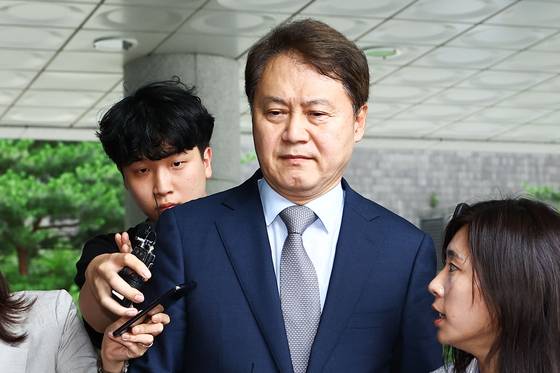 김주현 전 민정수석이 3일 내란 특검팀의 조사를 받기 위해 서울고검으로 출석하고 있다. 김종호 기자