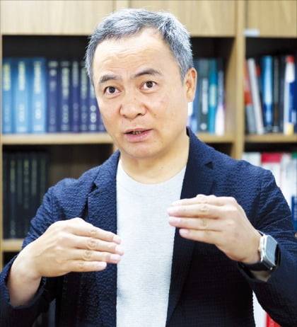 권헌영 SK그룹 정보보호혁신특별위원회 민간위원장은 “보안 기업이 성장하고 우수한 화이트 해커를 육성하려면 관련 투자가 절실하다”고 말했다.   /이솔 기자