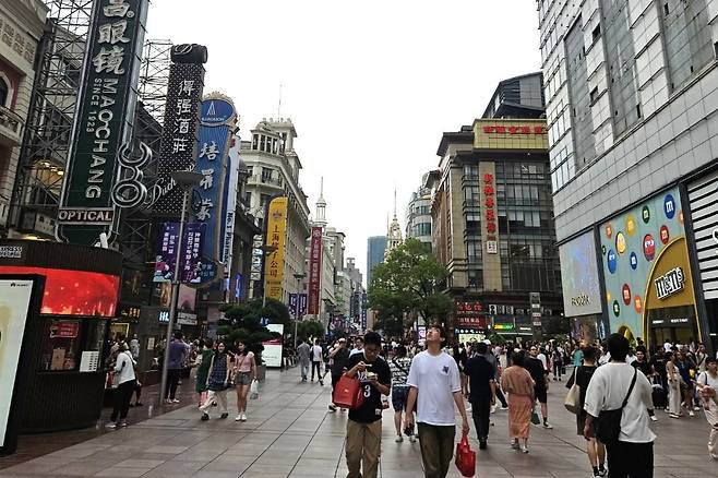 중국 상하이의 난징동루 거리 모습. 고윤상 기자.