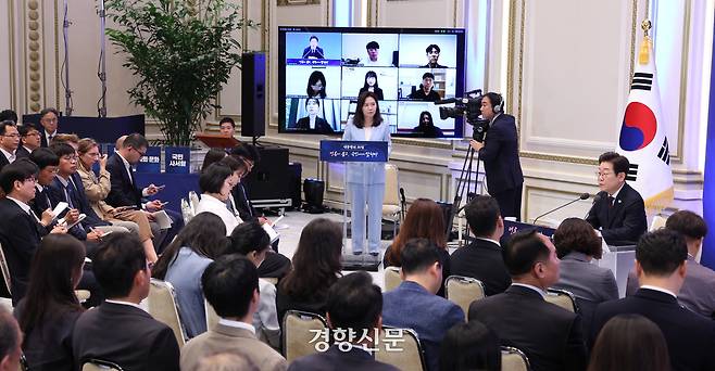 이재명 대통령이 3일 서울 종로구 청와대 영빈관에서 열린 취임 첫 공식 기자회견 ‘대통령의 30일, 언론이 묻고 국민에게 답하다’에 참석해 발언하고 있다. 2025.07.03. 김창길 기자