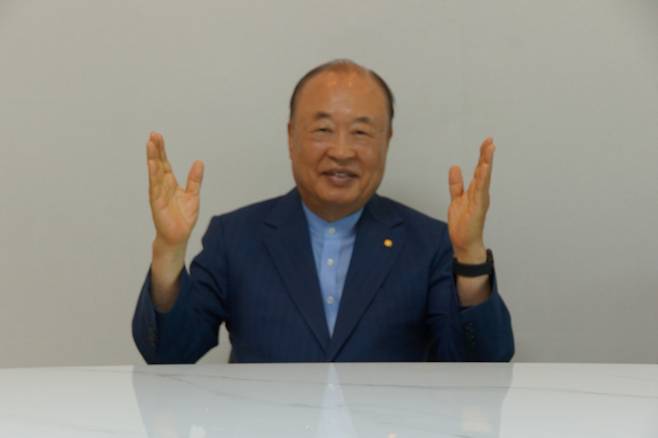 이현희 설립자가 가나안농군학교(영남) 설립 배경에 대해 설명하고 있다. 그는 “밀양은 사통팔달의 교통 요지이자 지역사회와 유기적인 협력이 가능한 곳”이라고 말했다.