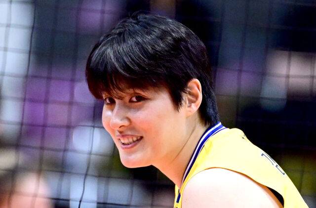 현대건설 김희진이 이적 후 첫 공식 경기에서 환하게 웃고 있다 / 한국배구연맹(KOVO)