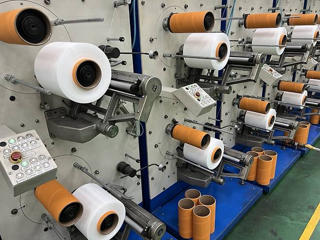 휴비스 전주공장 냉감 섬유 설비 모습 [휴비스 제공]