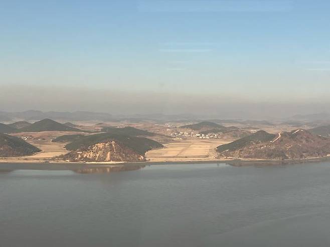 [김포=뉴시스] 김포 애기봉 OP 전방에 펼쳐진 북한 모습. (사진=해병대 제공) 2025.07.03. photo@newsis.com *재판매 및 DB 금지