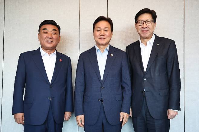 왼쪽부터 김두겸 울산시장·박완수 경남지사·박형준 부산시장. 경남도청 제공