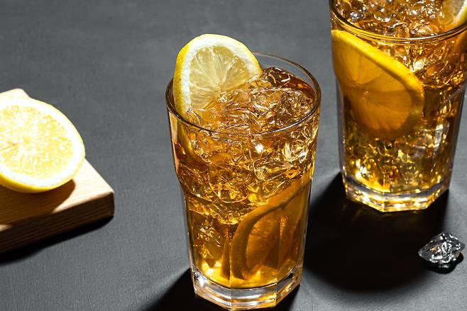 여름철 즐겨마시는 맥주, 탄산음료, 과일주스 등이 ‘통풍’을 일으키는 주요 원인으로 꼽힌다. 게티이미지뱅크