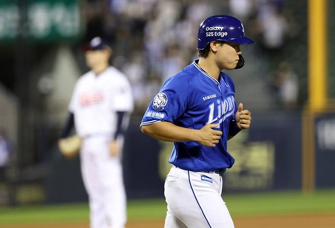 3일 잠실 두산전에서 볼넷으로 걸어나가는 삼성 박승규. 삼성 라이온즈 제공
