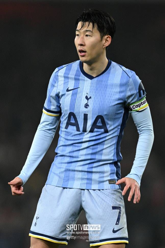 ▲ 손흥민의 이적설은 이제 미국으로도 번졌다. 손흥민을 원하는 클럽도 특정됐다. '더 보이 홋스퍼'는 로스앤젤레스 FC(LA FC)가 손흥민 영입에 나설 것으로 예측하며 "포스테코글루 감독이 미국메이저리그사커(MLS)로 향할 것으로 보인다. 포스테코글루 감독이 LA FC의 지휘봉을 잡으면 손흥민에게 러브콜을 보낼 것"이라고 새로운 정보를 전달해 눈길을 끈다.