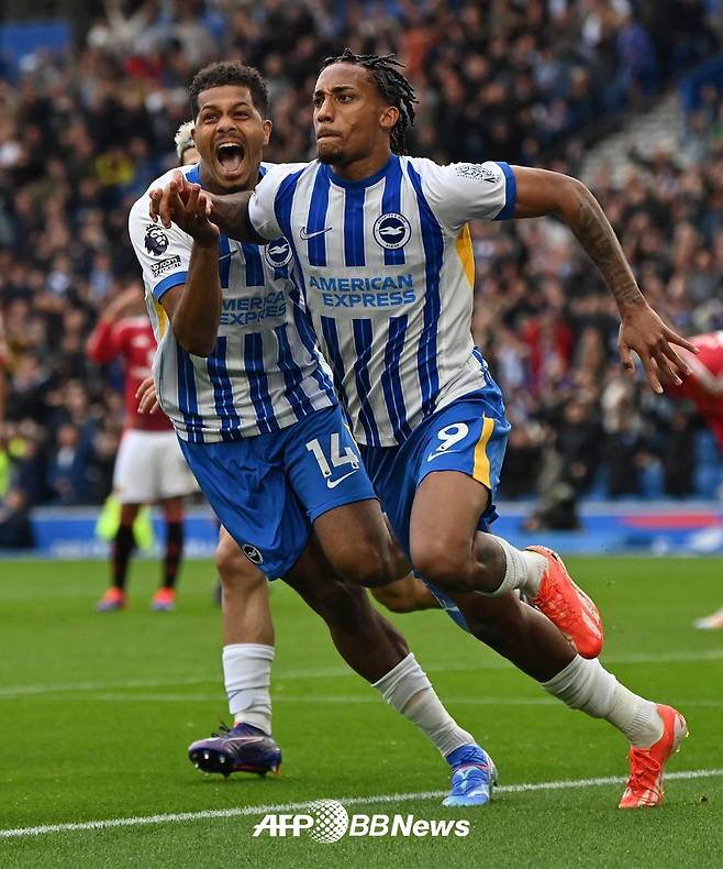 브라이턴 앤 호브 알비온 시절 주앙 페드루(오른쪽). /AFPBBNews=뉴스1