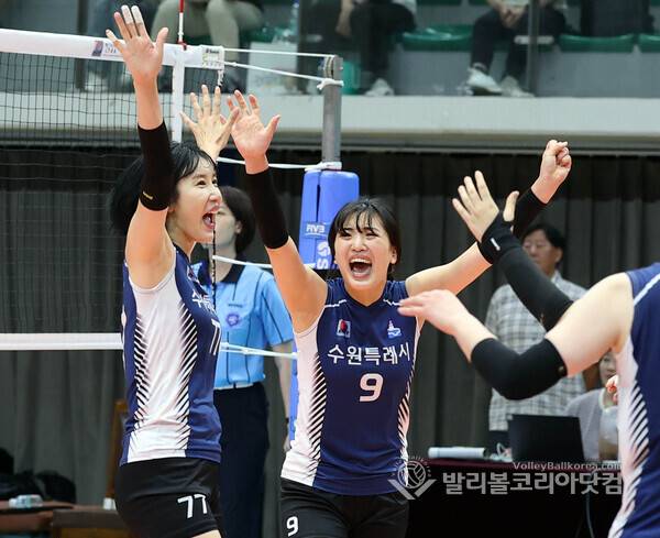 수원시청 승리, 기뻐하는 윤영인과 김나희.