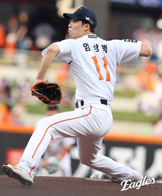 한화 이글스는 3일 대전 한화생명 볼파크에서 2025 신한 SOL Bank KBO리그 NC 다이노스와의 홈경기에서 주중 3연전 위닝시리즈에 도전한다. 경기 전까지 시즌 전적 46승33패1무(승률 0.582)로 여전히 단독 1위에 자리해 있다. 한화 이글스