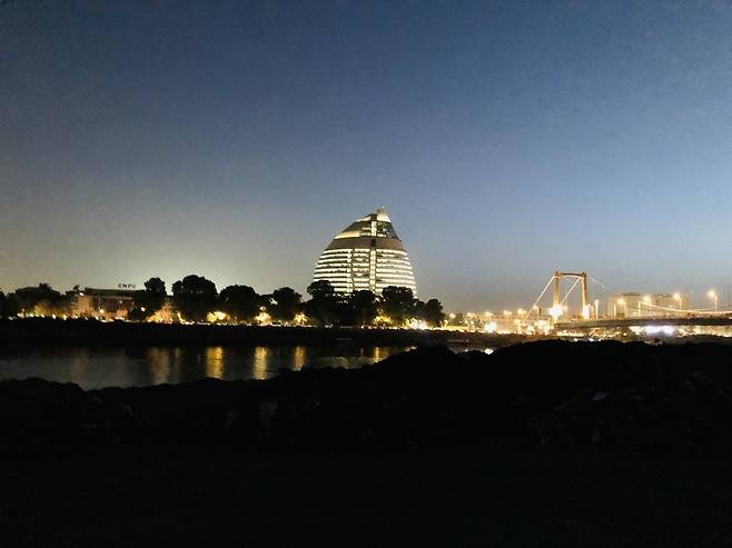 나일강을 운행하는 보트에서 본 하르툼 야경 [김동석 제공. 재판매 및 DB 금지]