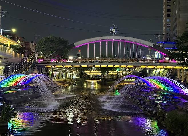 지난 5월 개장한 별빛내린천 터널분수 [관악구 제공. 재판매 및 DB 금지]