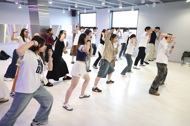 무더위 속 케이팝 댄스 체험 [촬영 박세진]