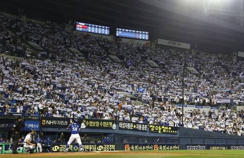 삼성팬이 가득 채운 3일 서울 잠실구장 관중석 [삼성 라이온즈 제공. 재판매 및 DB 금지]