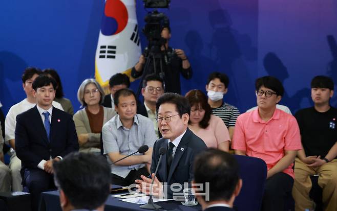 이재명 대통령이 4일 대전컨벤션센터에서 열린 ‘충청에서 듣다, 충청 타운홀 미팅’에서 발언하고 있다.(사진=대통령실통신사진기자단)