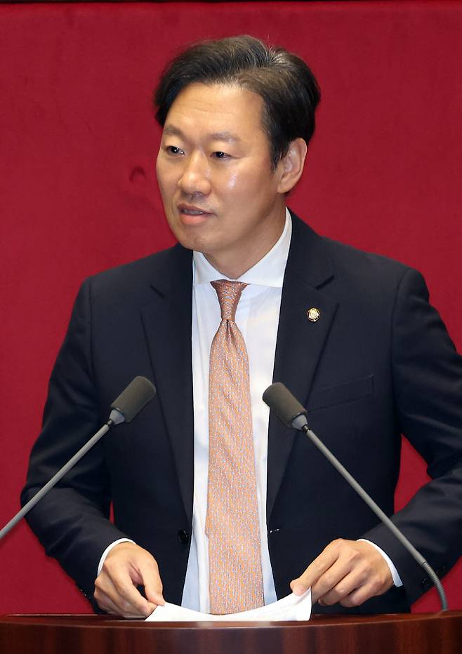 반대 국민의힘 박수민 의원이 4일 국회 본회의에서 2025년도 제2회 추가경정예산안이 상정된 가운데 반대 토론을 하고 있다. (싸진=연합뉴스)