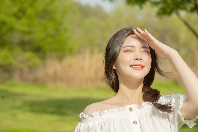 햇볕에 노출되는 시간, 피부색, 나이는 모두 햇볕에 노출될 때마다 합성되는 비타민 D의 양에 영향을 미친다.  [사진= 게티이미지뱅크]