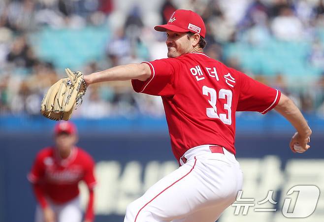 8일 오후 대구 삼성라이온즈파크에서 열린 프로야구 '2025 신한 SOL 뱅크 KBO 리그' SSG 랜더스와 삼성 라이온즈의 시범경기, 1회말 SSG 선발 앤더슨이 역투하고 있다. 2025.3.8/뉴스1 ⓒ News1 공정식 기자
