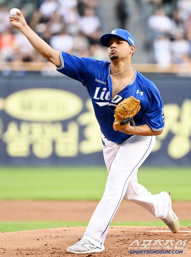 2일 잠실야구장에서 열린 삼성과 두산의 경기, 삼성 선발투수 가라비토가 역투하고 있다. 잠실=허상욱 기자wook@sportschosun.com/2025.07.02/