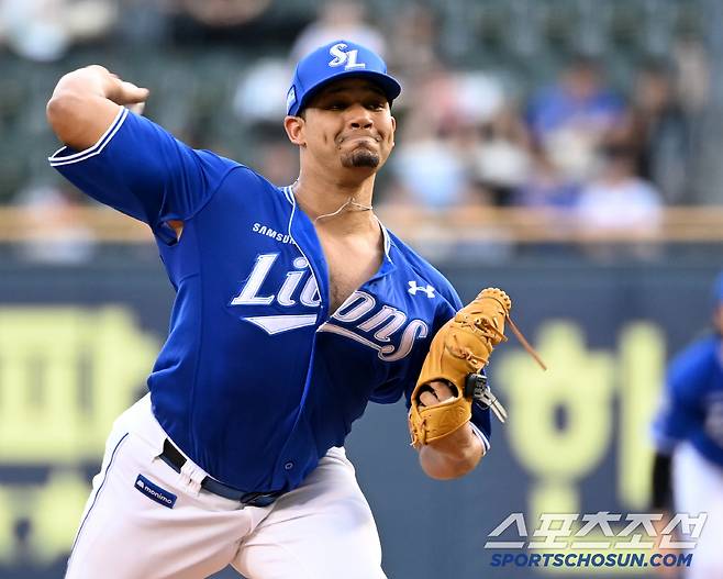 2일 잠실야구장에서 열린 삼성과 두산의 경기, 삼성 선발투수 가라비토가 역투하고 있다. 잠실=허상욱 기자wook@sportschosun.com/2025.07.02/