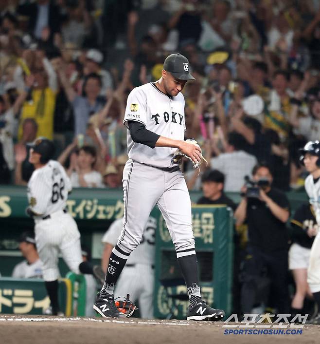 요미우리 마무리 투수 마르티네스가 3일 한신전 9회 끝내기 실점을 했다. 31경기를 이어온 무실점 행진에 마침표가 찍혔다. 사진캡처=요미우리 자이언츠 SNS