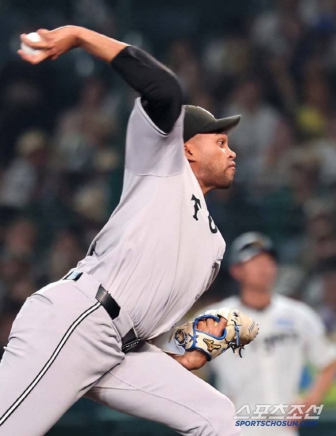 마르티네스는 9회 무사 만루에서 희생타로 결승점을 내줬다. 사진캡처=요미우리 자이언츠 SNS