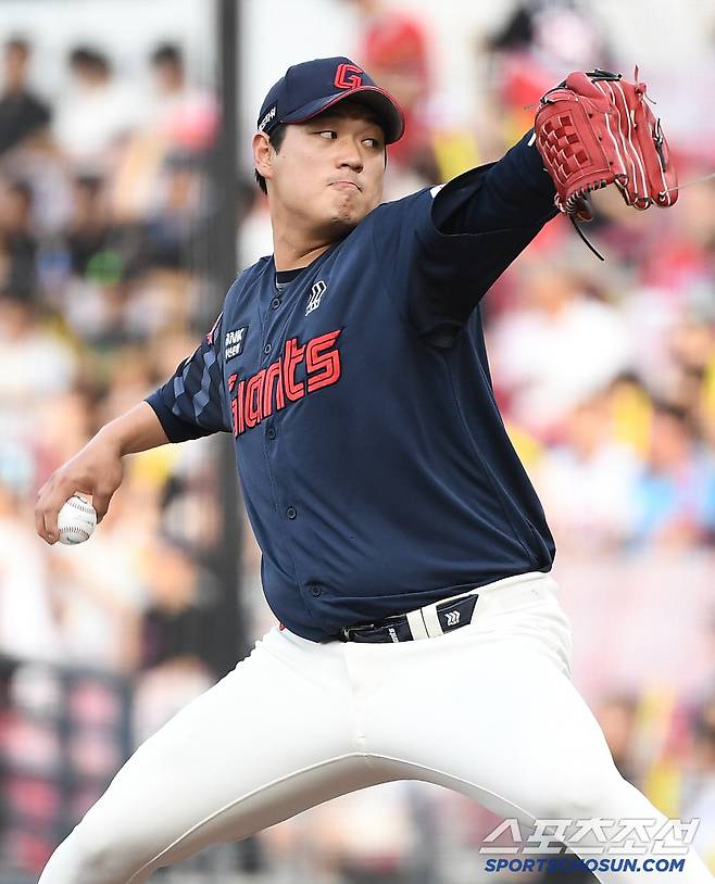 4일 광주 기아 챔피언스필드에서 열린 롯데-KIA전. 롯데 선발투수 나균안이 투구하고 있다. 광주=정재근 기자 cjg@sportschosun.com/2025.7.4/