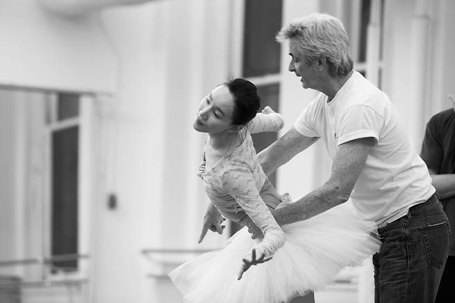 아메리칸발레시어터(ABT) 스튜디오에서 한국인 최초 ABT 수석 무용수 서희가 공연 리허설을 진행하고 있다./박진배