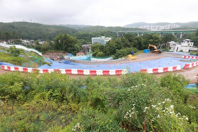 용인시 수지구 고기동의 노인복지주택 공사현장. 용인시 제공