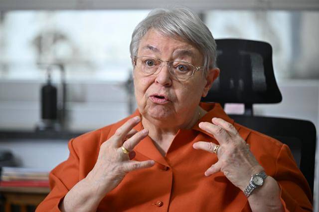 배현정 전진상의원 원장이 9일 서울 금천구 전진상의원 원장실에서 본보와 인터뷰하고 있다. 정다빈 기자