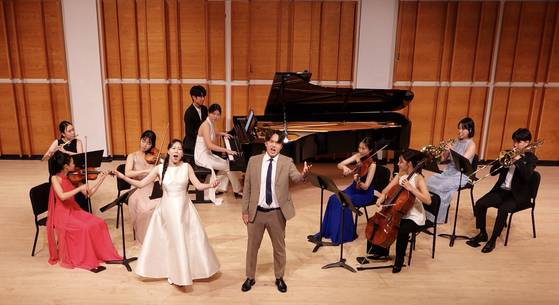 현대차 정몽구 재단 문화예술 장학생으로 구성된 ‘온드림 앙상블’ 단원들이 뉴욕 카우프만 뮤직센터 머킨홀에서 공연을 하고 있다. 재단은 뉴욕한국문화원과의 업무협약을 통해 장학생들의 글로벌 진출을 지원하고 있다. [사진 현대차 정몽구 재단]