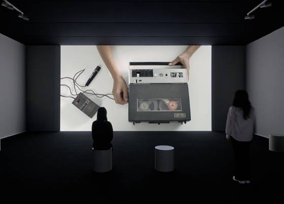 ‘거부하는 조종사에게 보내는 편지’의 전시 장면, 2013, 국립현대미술관 소장. 작품은 현재 국립현대미술관 과천에서 볼 수 있다. [사진 국립현대미술관]