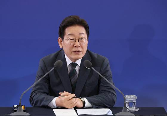 이재명 대통령이 4일 대전 유성구 대전컨벤션센터에서 열린 국민소통 행보, 충청의 마음을 듣다 '충청의 꿈 다시 키우다'에서 모두발언을 하고 있다. 대통령실사진기자단