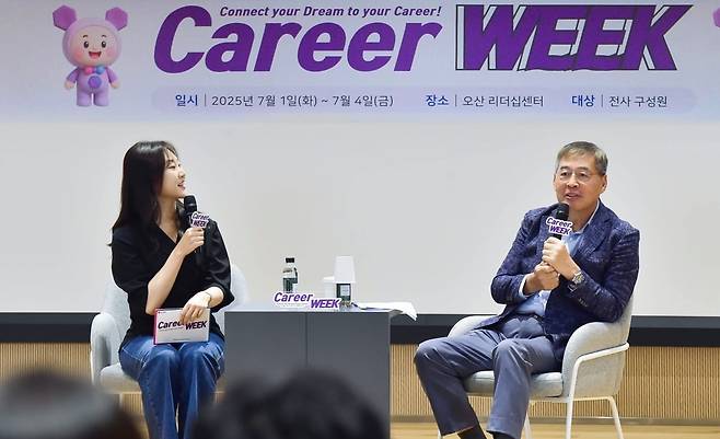 신학철 LG화학 부회장이 커리어 위크에서 임직원과 대담을 나누고 있다. 사진=LG화학
