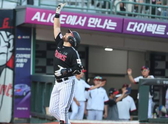 세리머니 하는 LG 오스틴. 사진[연합뉴스]