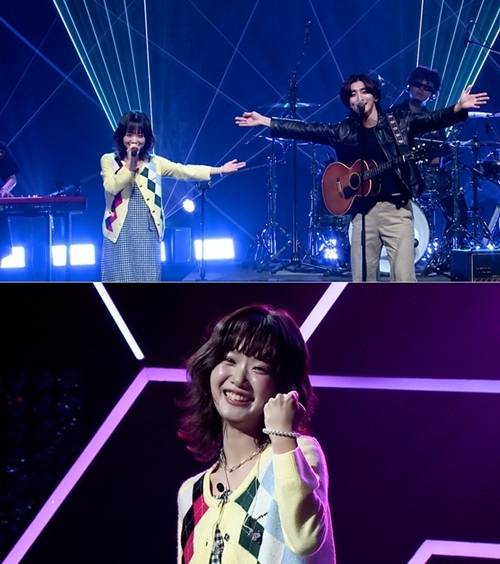 ‘라이브 와이어’에 출연한 밴드 잔나비가 최근 콜드플레이 내한공연 오프닝을 장식해 화제를 모은 가수 한로로에게 “제2의 자우림을 보는 것 같다”며 극찬을 아끼지 않는다.