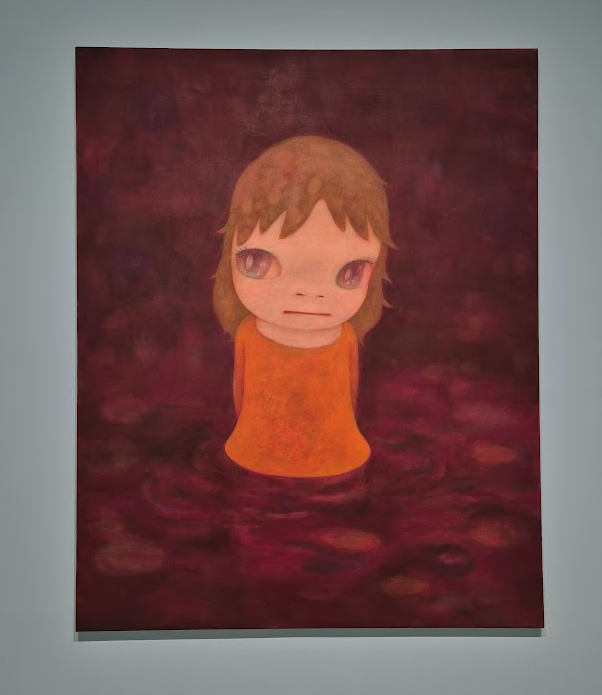 대지진 이후의 그림은 변화가 보인다. 핏빛 물위의 소녀. ©김슬기