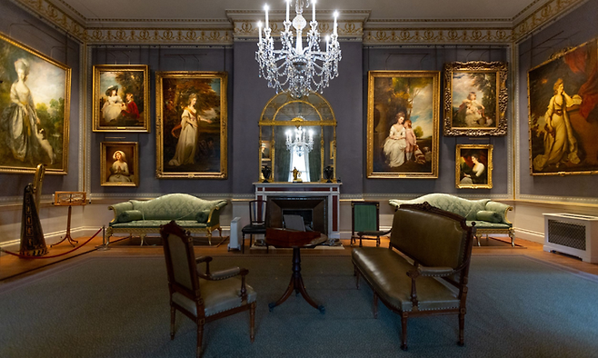 레이놀즈를 비롯한 초상화들이 걸려 있는 다이닝 룸 ©English Heritage
