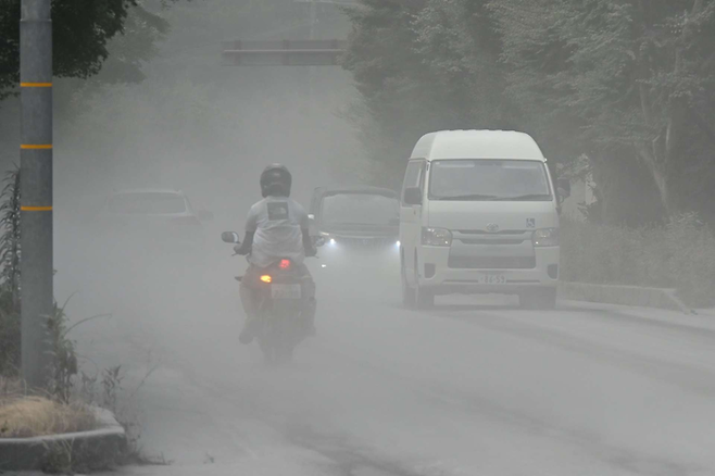 화산재로 덮인 도시. [사진 = 373news]