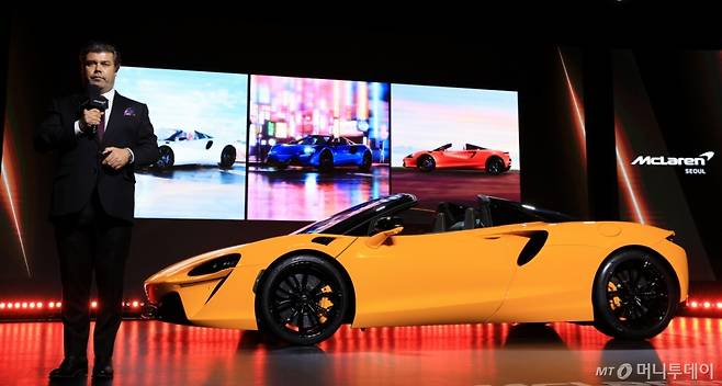 (서울=뉴스1) 김진환 기자 = 4일 서울 중구 장충단로 반얀트리 클럽 앤 스파 서울에서 열린 맥라렌 서울 리론칭 이벤트에서 차세대 슈퍼카 ‘아투라 스파이더(Artura Apider)’의 한국 시장 전용 MSO 컬렉션 ‘이그니션 스피어(Ignition Sphere)’가 세계 최초로 공개되고 있다. 2025.7.4/뉴스1 Copyright (C) 뉴스1. All rights reserved. 무단 전재 및 재배포, AI학습 이용 금지. /사진=(서울=뉴스1) 김진환 기자